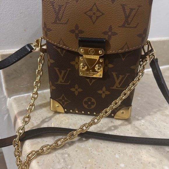 Louis Vuitton - Picture 1 of 1